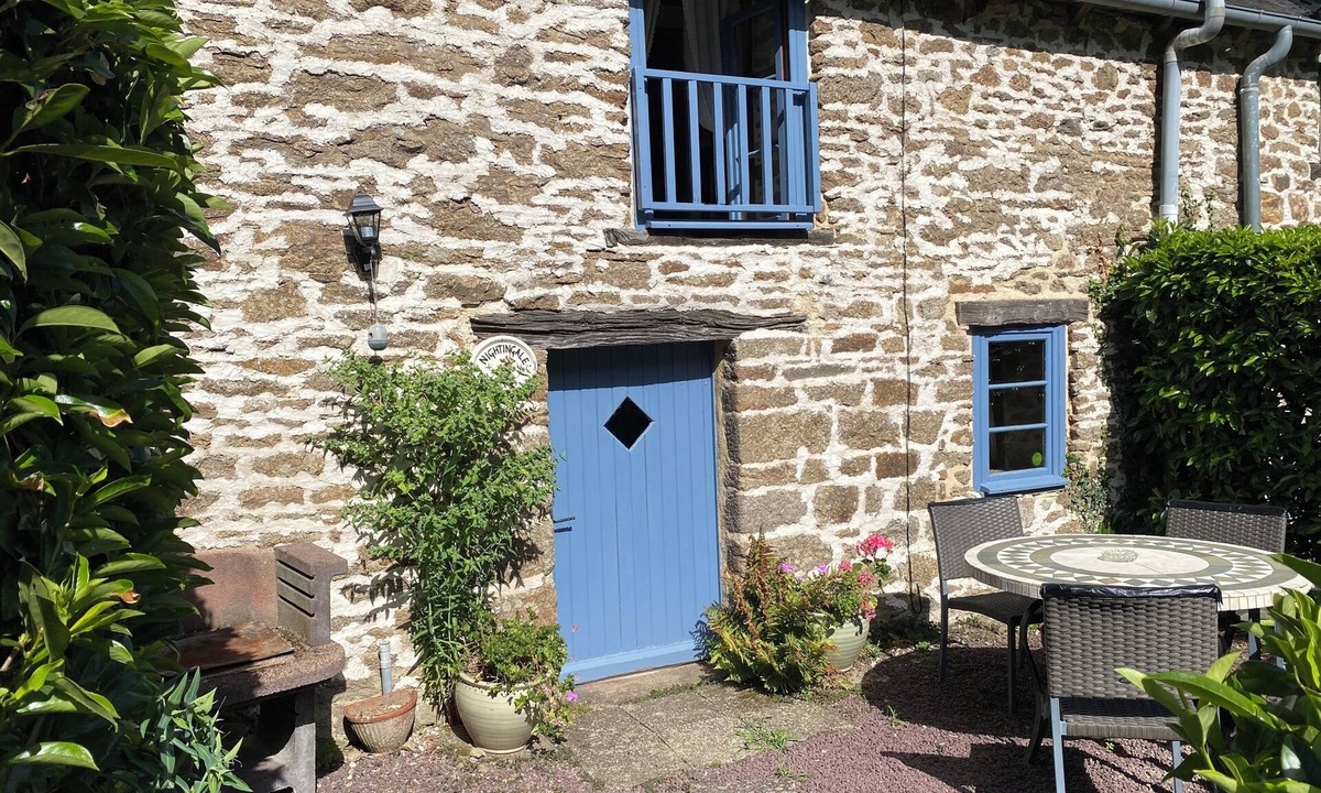 Gomene Bed & Breakfast | High-quality traditional Breton vacation rental in Gomene, with a pool, Wi-Fi, and gardens