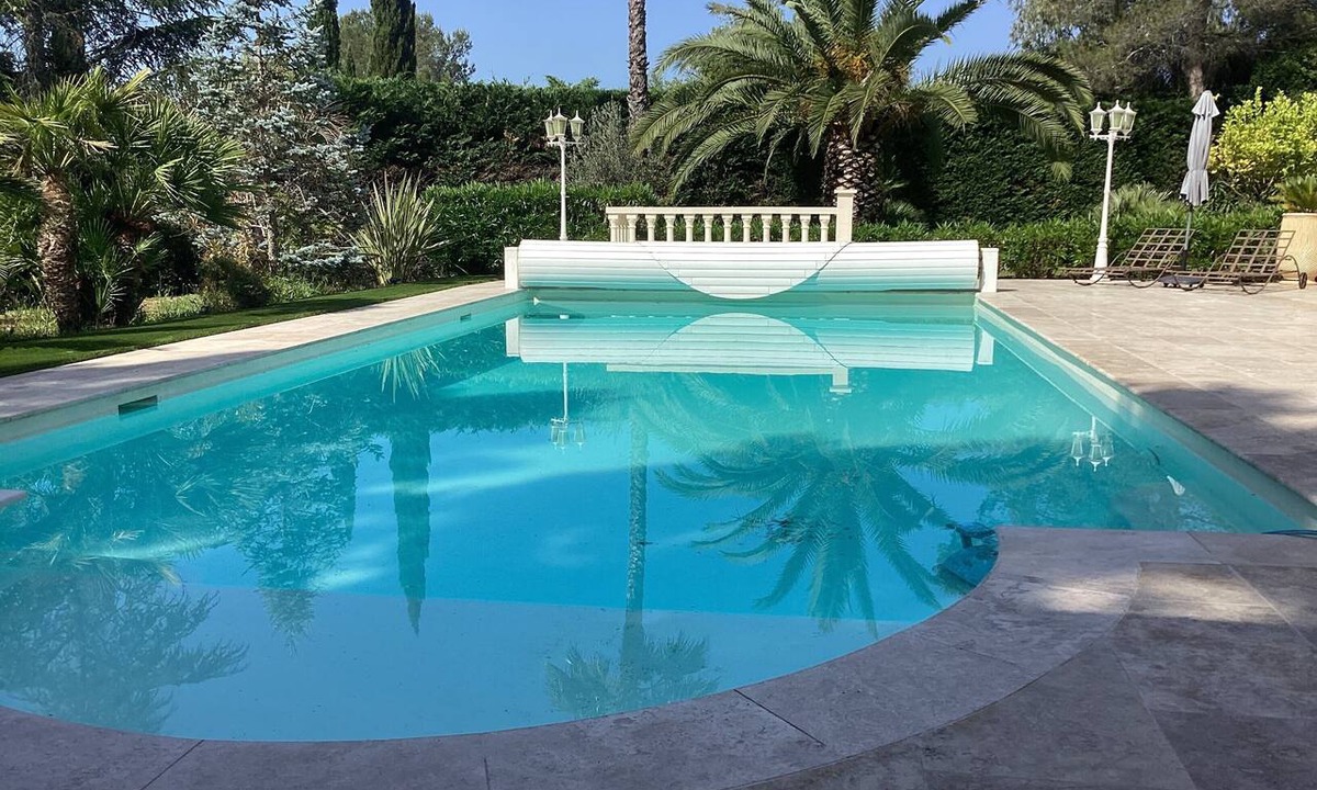 La Bouverie Apartment | Holiday Apartment "Clos Saint Jean" with Pool, Private Terrace & Wi-Fi