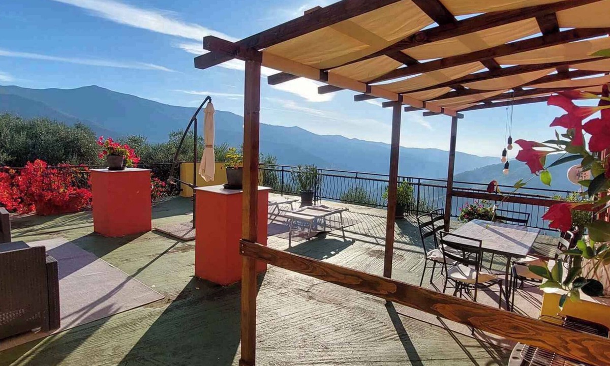 Lucinasco Apartment | Holiday flat with magical terrace