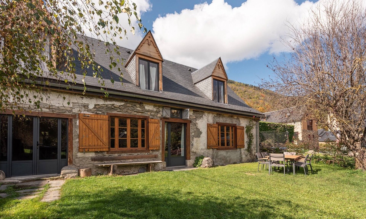 Adervielle-Pouchergues House | Holiday Home 'La Ketzerie in Adervielle' with Mountain View and Private Garden