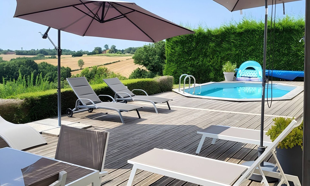 La Salvetat-Belmontet House | Holiday Home 'Maison Campagne Avec Piscine Et Spa' with Private Pool, Wi-Fi and Air Conditioning