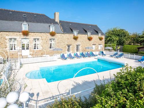 Saint-Jouan-des-Guerets House | Holiday Home La Villa by Interhome