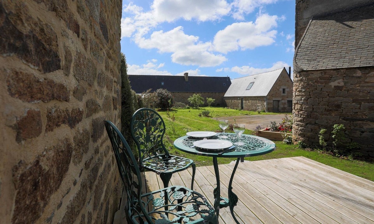 Saint-Michel-en-Greve House | Holiday Home 'Gite Des Hauts Grève - Penty' with Terrace and Wi-Fi