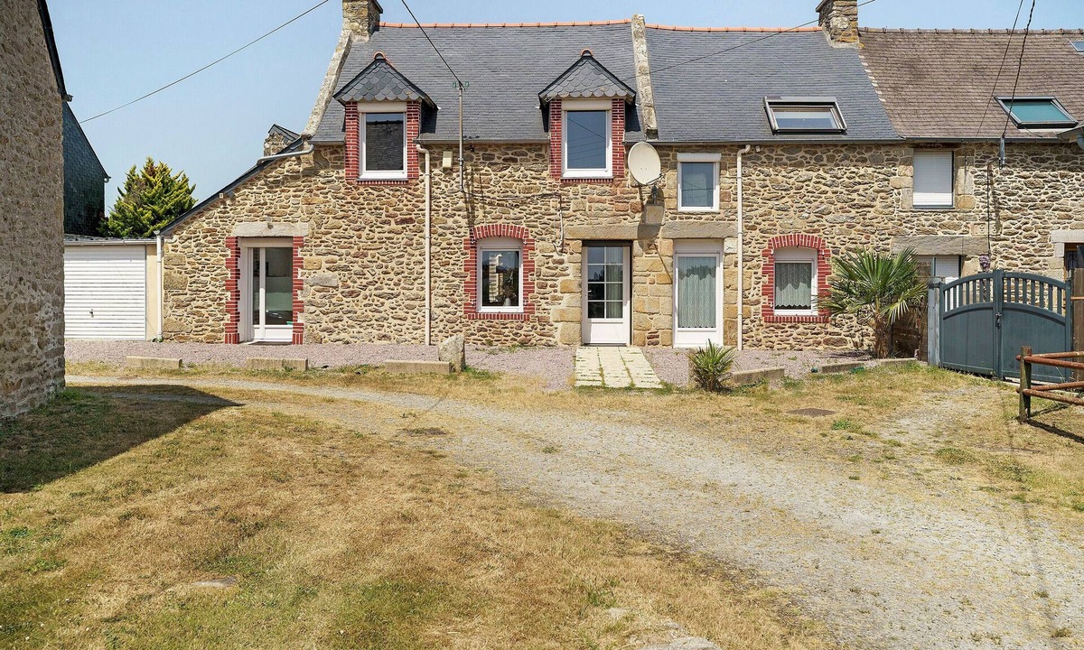Saint-Cast-le-Guildo House | Holiday Home 'Gite Renouard' with Private Garden, Wi-Fi and Air Conditioning