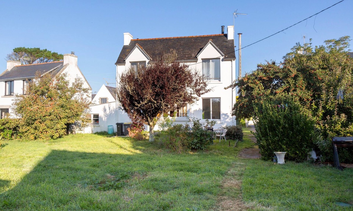 Trevignon House | Holiday Home 'Aimée Familiale 150m Plage' with Private Garden and Wi-Fi