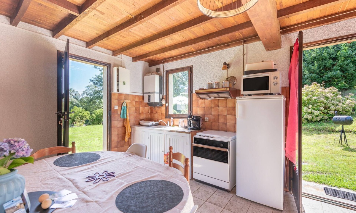 Peyrouse House | Holiday Home 'Anje' with Mountain Views and Private Terrace