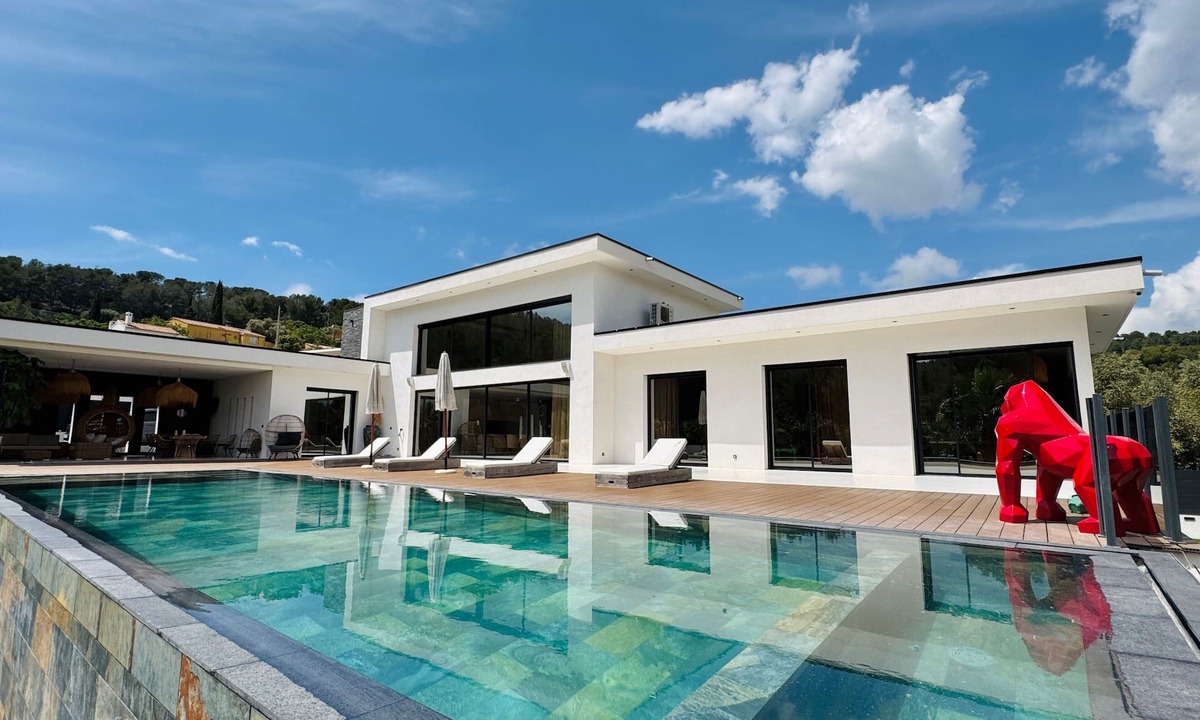 Bandol House | Holiday Home 'California Baïa Bandol' with Private Pool, Wi-Fi and Air Conditioning