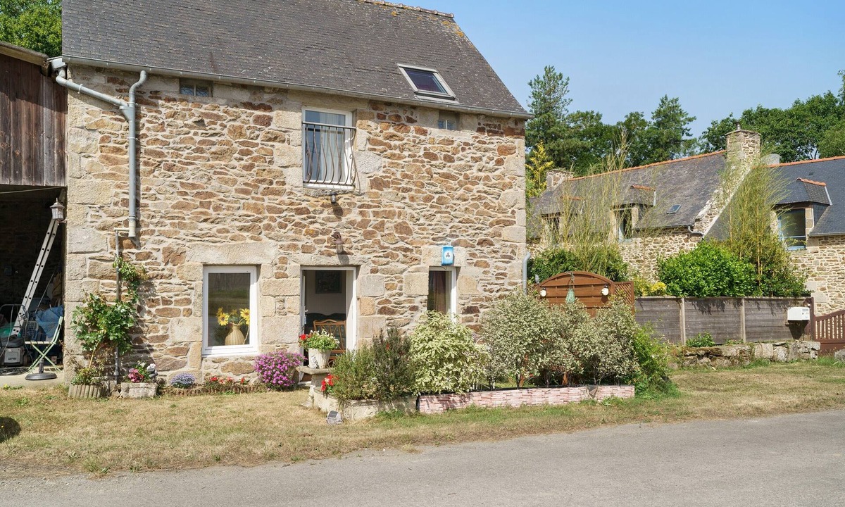Pluduno House | Holiday Home 'Charmant Cottage 4 Personnes' with Private Terrace and Wi-Fi
