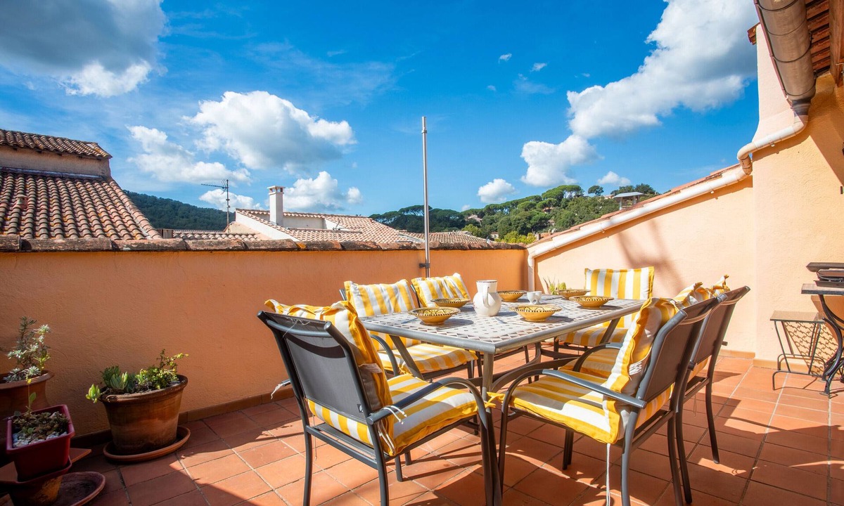 Collobrieres House | Holiday Home 'Collo' with Mountain View, Private Terrace and Wi-Fi