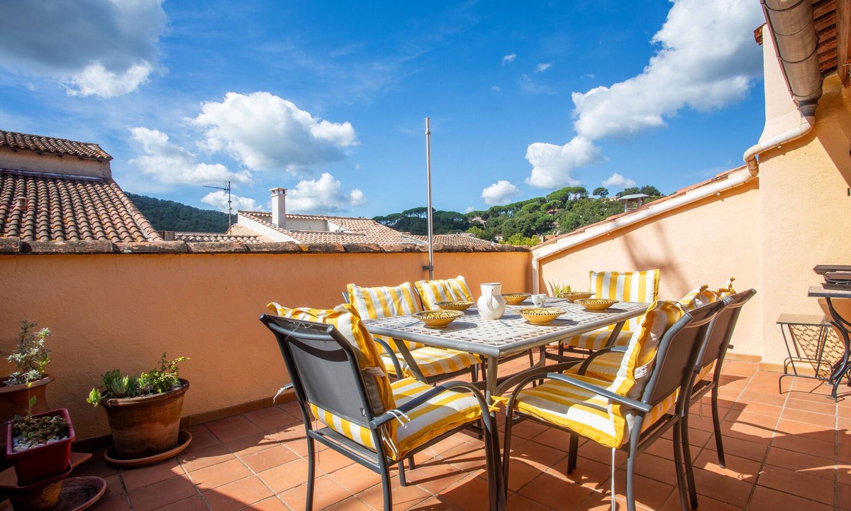 Collobrieres House | Holiday Home 'Collo' with Mountain View, Private Terrace and Wi-Fi