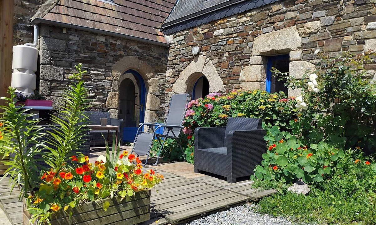 Lannion House | Holiday Home 'De L'alliance' with Private Terrace and Private Garden