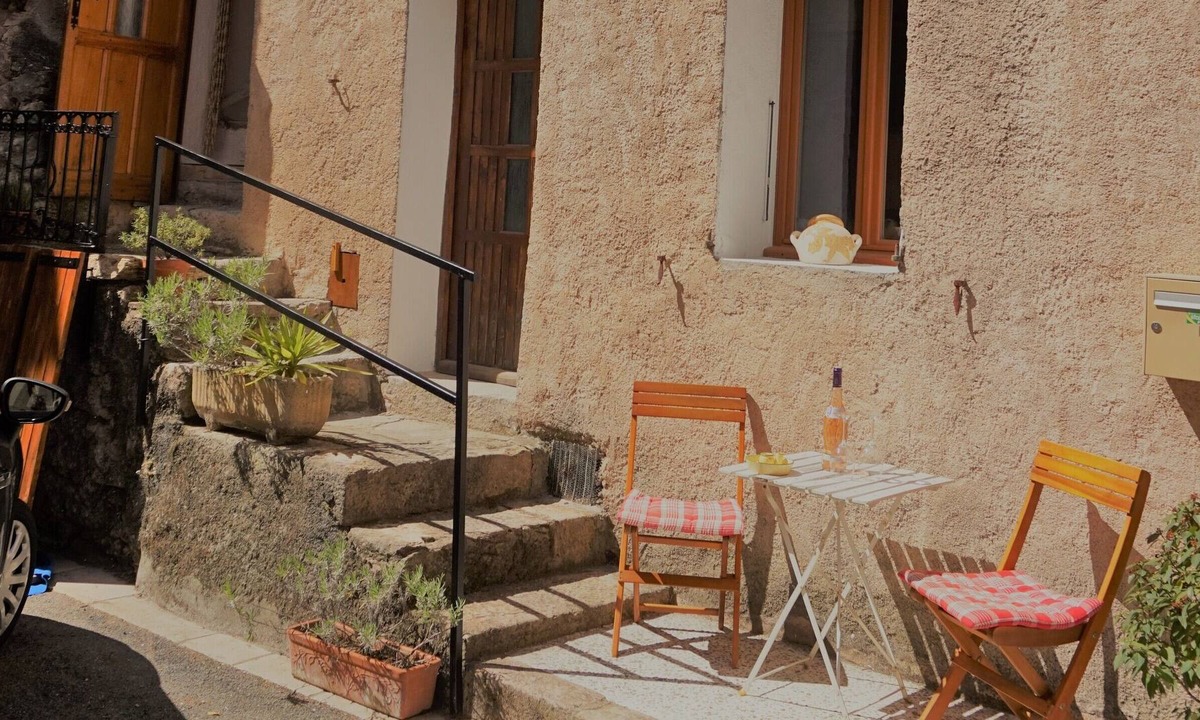 Chateaudouble House | Holiday home for 4 people, close to Cannes and Frejus / St. Raphael.