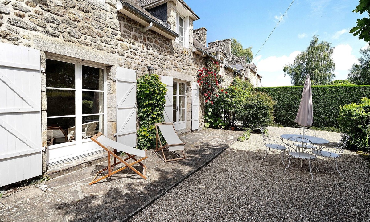 Ploubalay House | Holiday Home “La Ville Es Anougiers” with Private Terrace, Garden & Wi-Fi