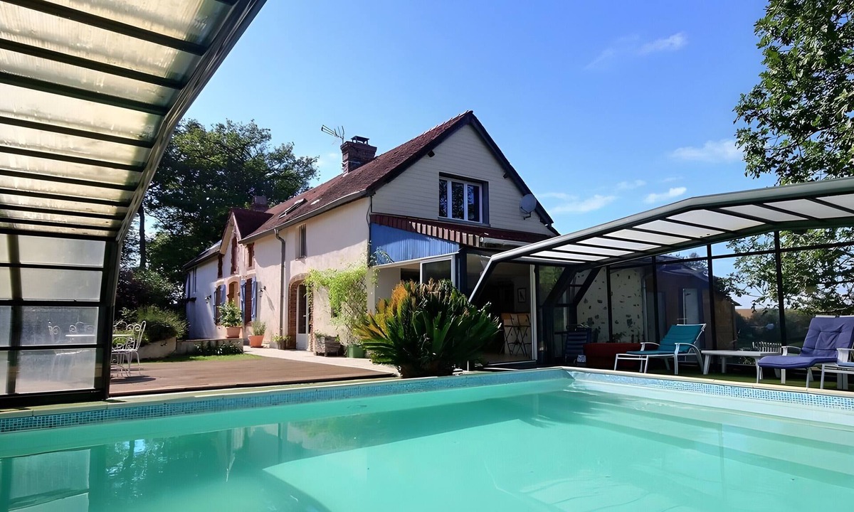 Ponson-Debat-Pouts House | Holiday Home “Le Clos Fleuri” with Mountain View, Wi-Fi & Air Conditioning