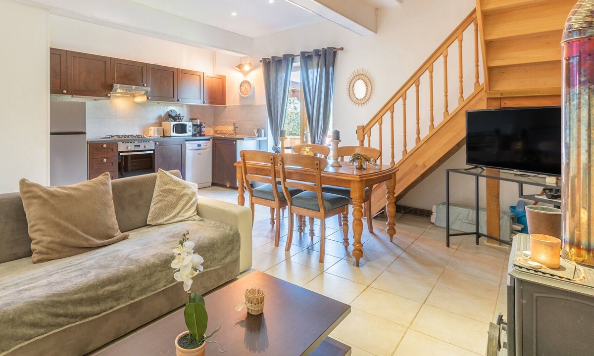 Peyraube House | Holiday Home “Galets” with Mountain View, Wi-Fi & Air Conditioning