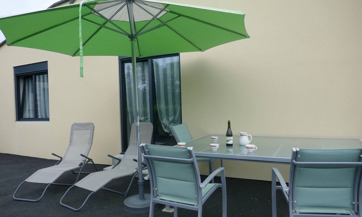 Morieux House | Holiday Home 'Gite 1 L Logis Des Grenouilles' with Private Terrace and Wi-Fi