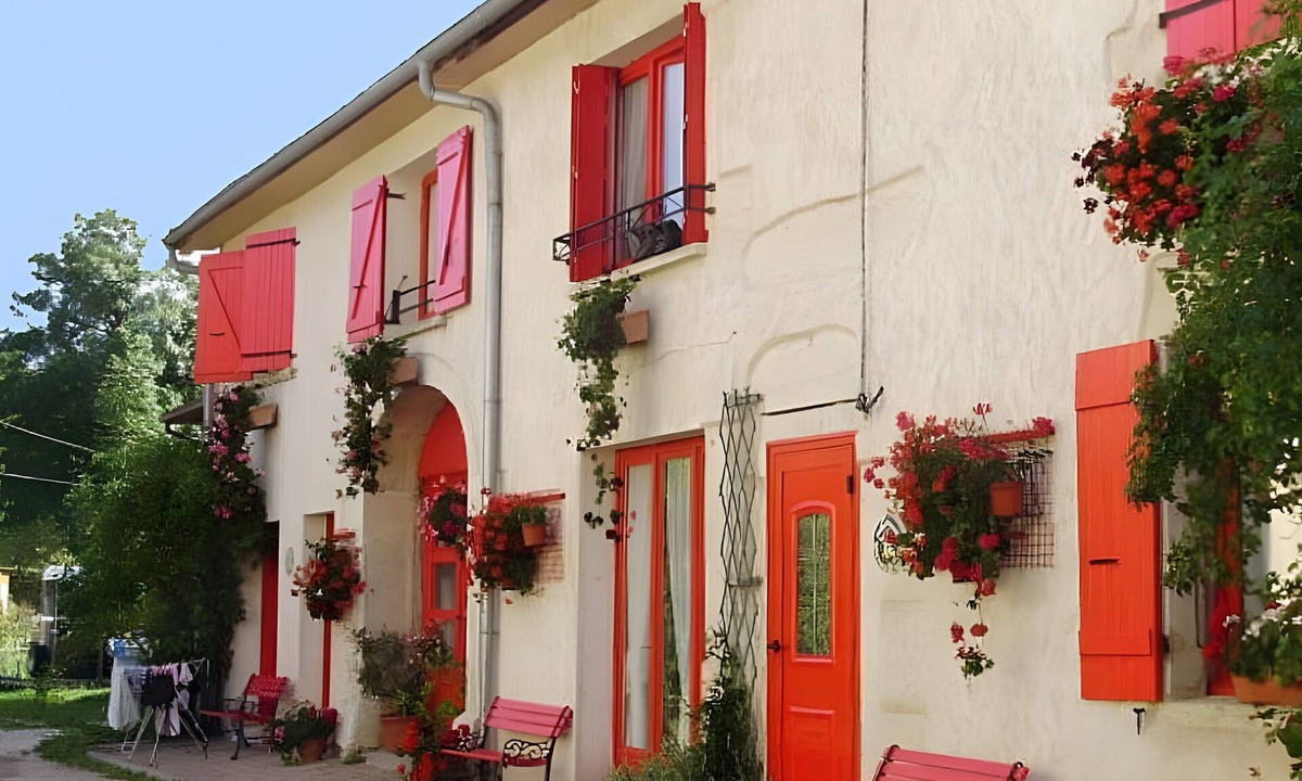 Bonlieu House | Holiday Home "Gîte 1265 in the Lake Region" with Shared Garden and Wi-Fi