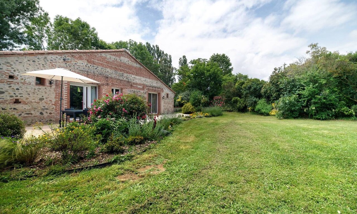 Montaut House | Holiday Home “Gîte De La Grange” with Wi-Fi