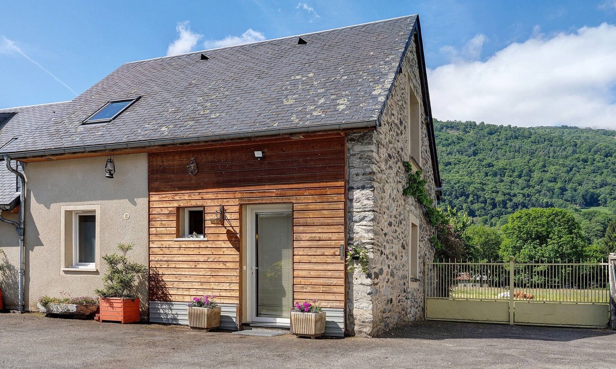 Lau-Balagnas House | Holiday Home "Gîte Chez Pascalette" with Mountain View, Private Terrace and Wi-Fi