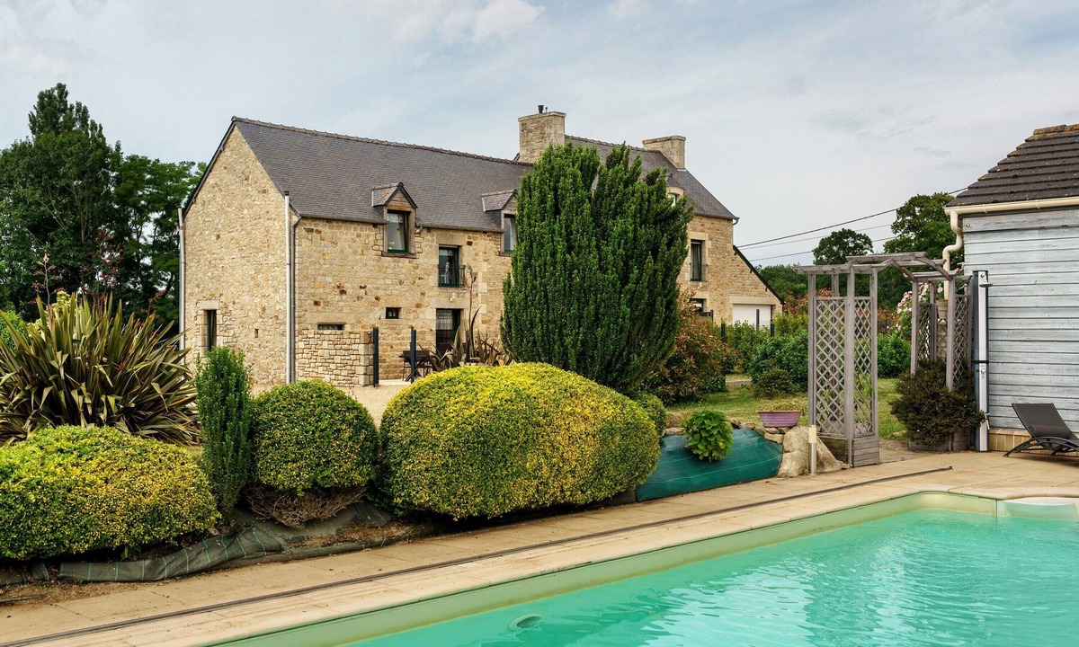 Trebedan House | Holiday Home "Gîte Les Hortensias with Pool" – Private Pool, Wi-Fi & Air Conditioning
