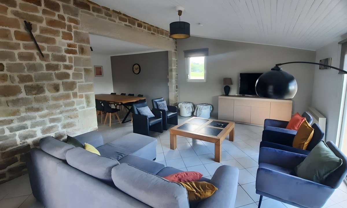 Bourseul House | Holiday Home 'Gîtes L'autre Vie - Copines 8-10' with Private Terrace, Private Garden and Wi-Fi