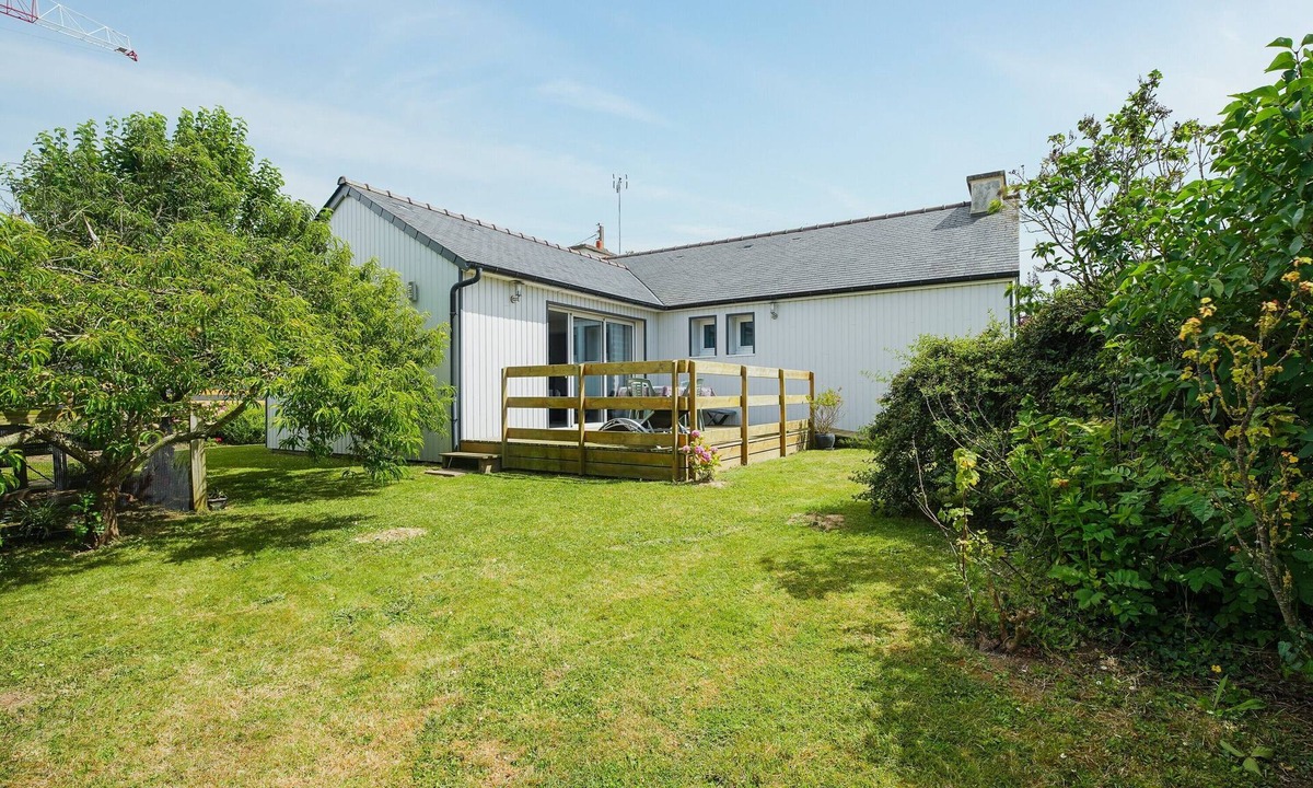 Matignon House | Holiday Home 'Kermat' with Private Terrace, Private Garden and Wi-Fi