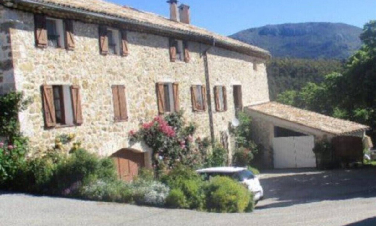 Peyroules House | Holiday Home 'La Bastide Des Moines' with Mountain View, Private Garden and Wi-Fi
