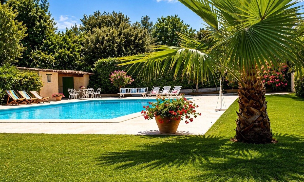 Fontareches House | Holiday Home 'La Bergerie' with Shared Pool, Private Terrace and Wi-Fi