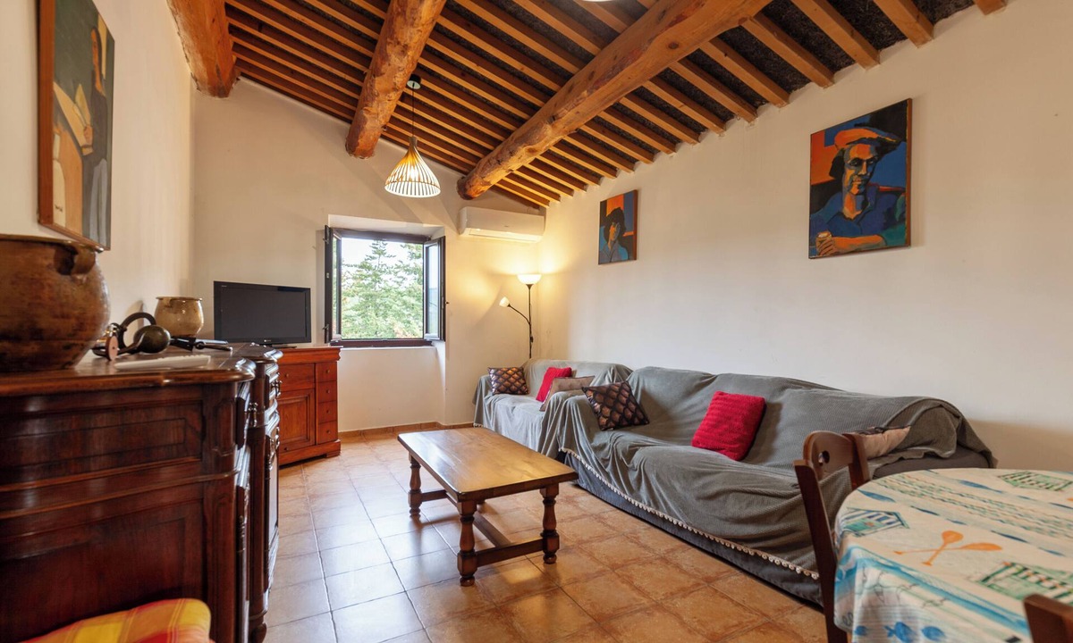Bandol House | Holiday Home 'La Clavelle' with Mountain View, Private Terrace and Private Garden