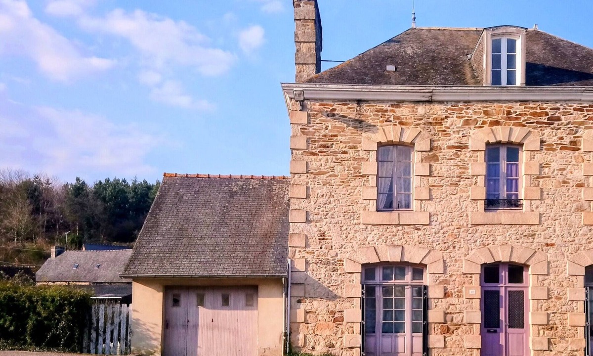 Jugon-les-Lacs-Commune-Nouvelle House | Holiday Home 'Le 28': Village, Countryside & Lake with Private Garden