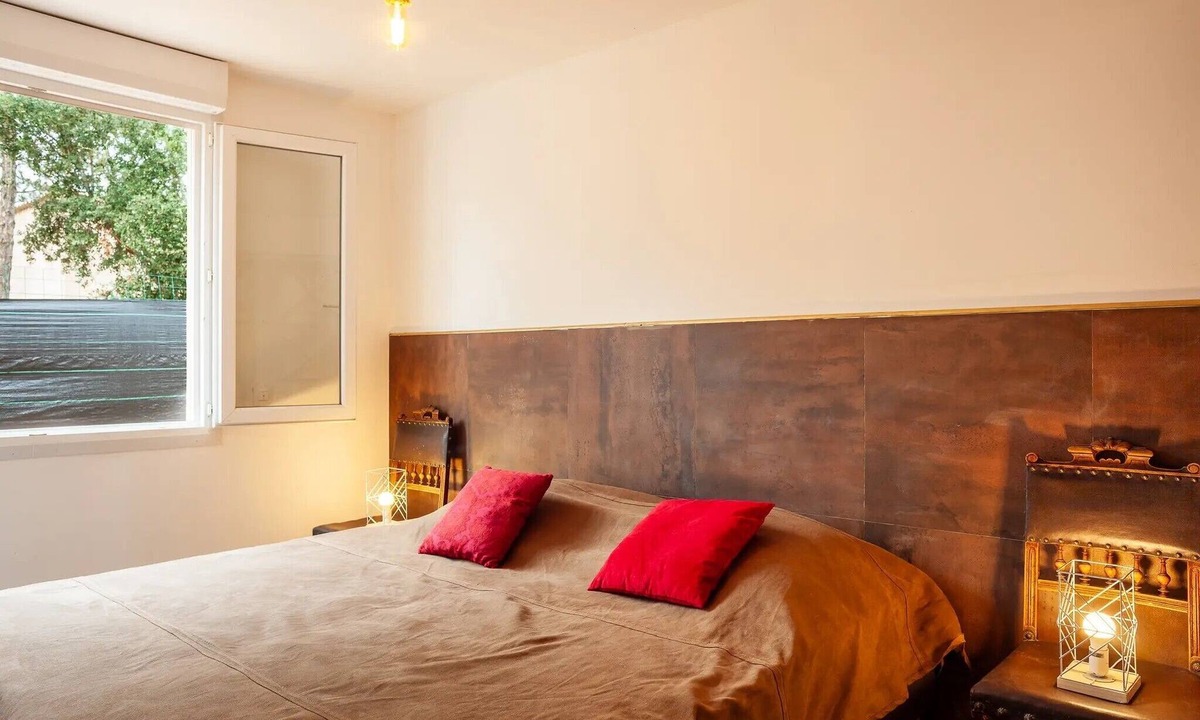 Ginasservis House | Holiday Home - Les Salons du Bastier with Private Garden and Wi-Fi