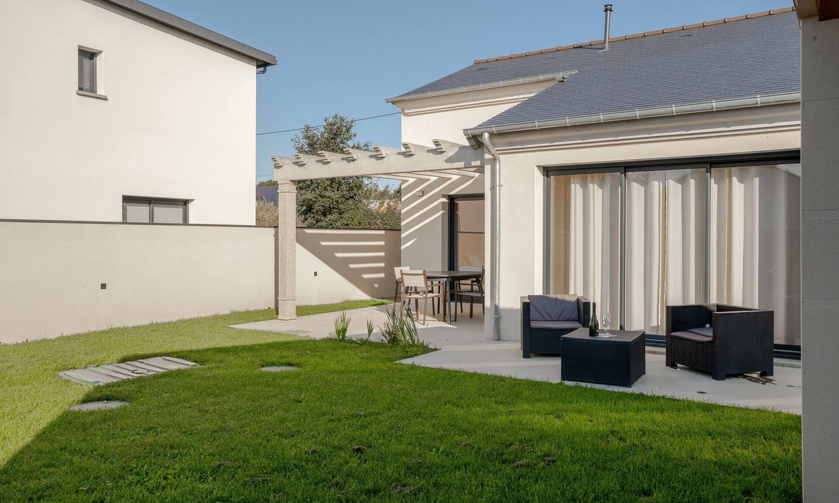 Trevron House | Holiday Home 'Maison Avec Jardin Proche Dinan' with Private Terrace, Private Garden and Wi-Fi