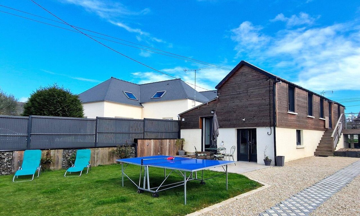 Saint-Alban House | Holiday Home near Val-André Beach & Golf