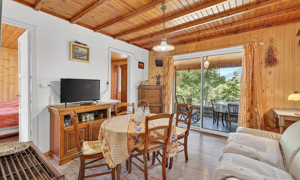 Thorame-Basse House | Holiday Home 'Petit Chalet' with Mountain View, Private Terrace and Private Garden