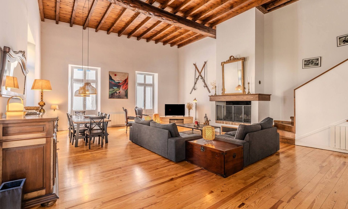 Ax-les-Thermes House | Holiday Home 'Vila Marisa' with Mountain View, Private Terrace and Wi-Fi