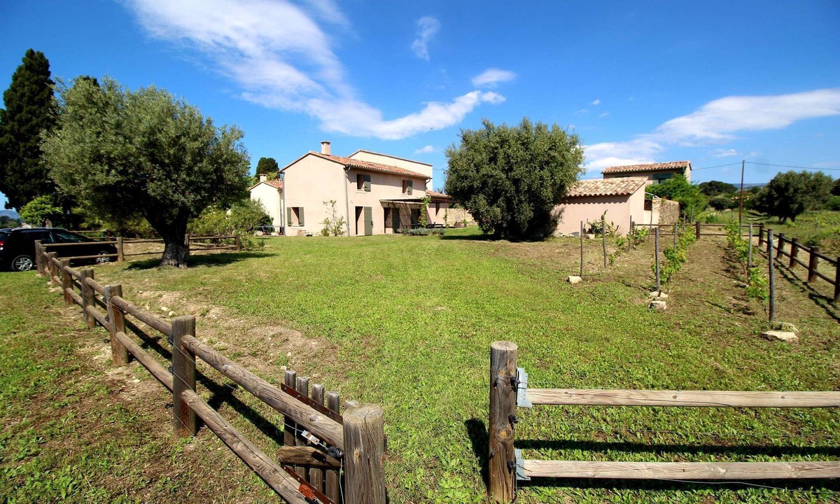 Le Castellet House | Holiday rental in Le Castellet, sea and beach 10 km.