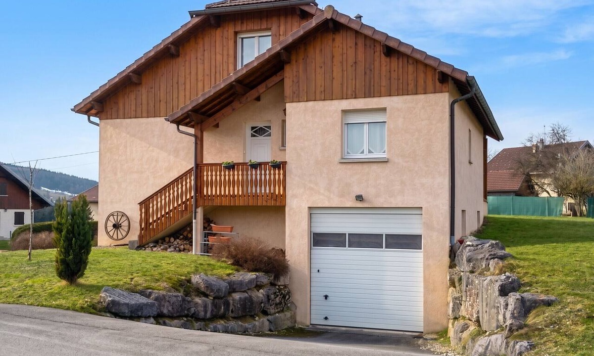 Saint-Point-Lac Apartment | Homerez - Apartment in Saint-Point-Lac