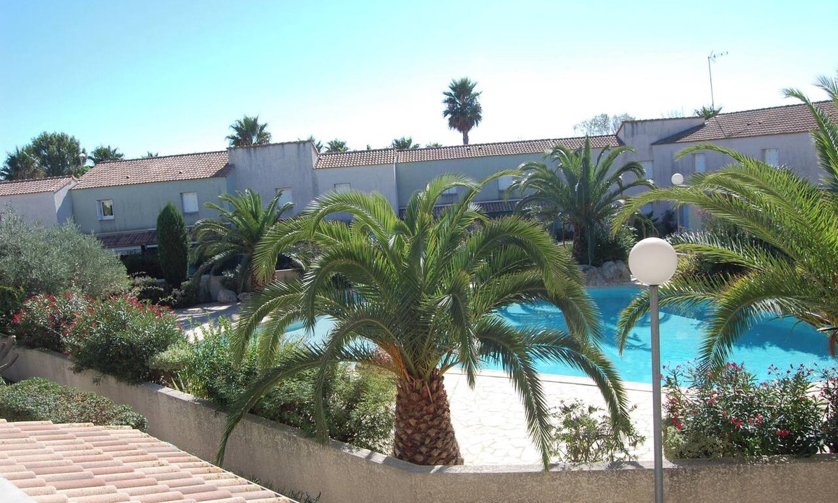 Valras-Plage Apartment | Homerez - Apt in Valras-Plage/Pool