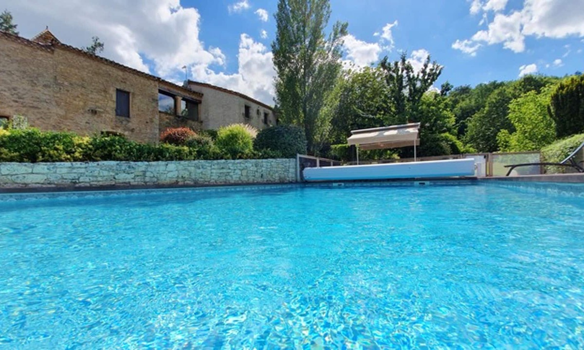 Puy-l'Eveque House | Homerez - Big house for 10 ppl. with shared pool and terrace at Puy-l'Évêque