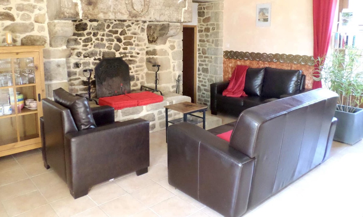 Pleven House | Homerez - House 16 km away from the beach for 8 ppl. with terrace at Pléven