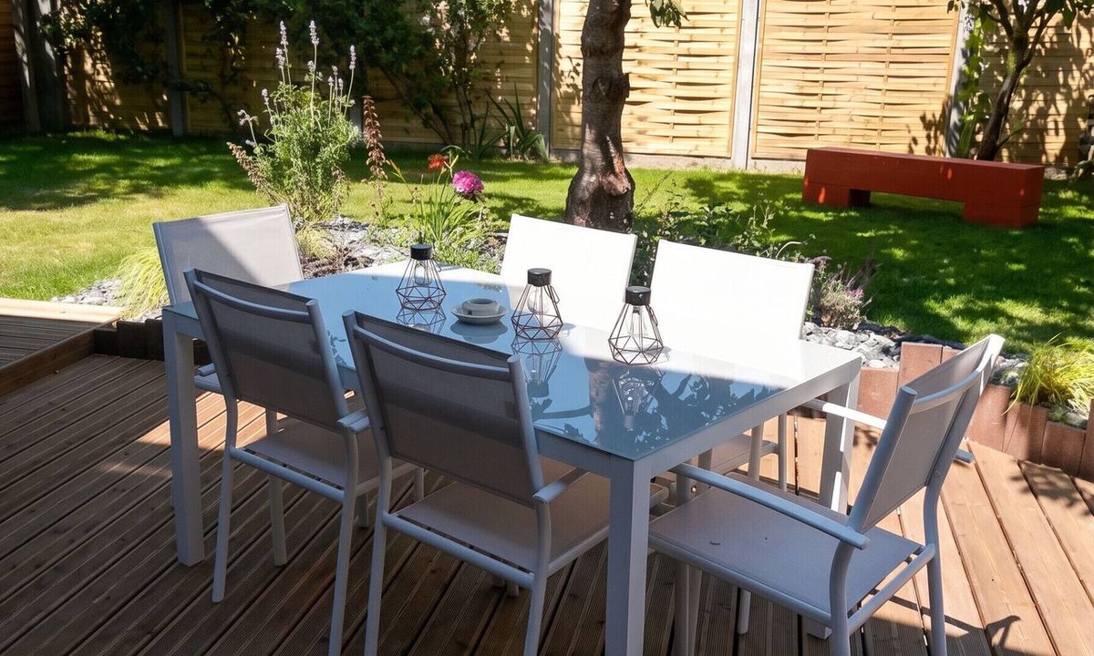 Le Vivier-sur-Mer House | Homerez - House in Le Vivier-sur-Mer