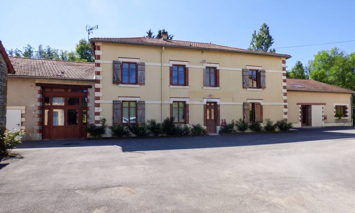 Nouart House | Homerez - Spacious House with Jacuzzi in Nouart