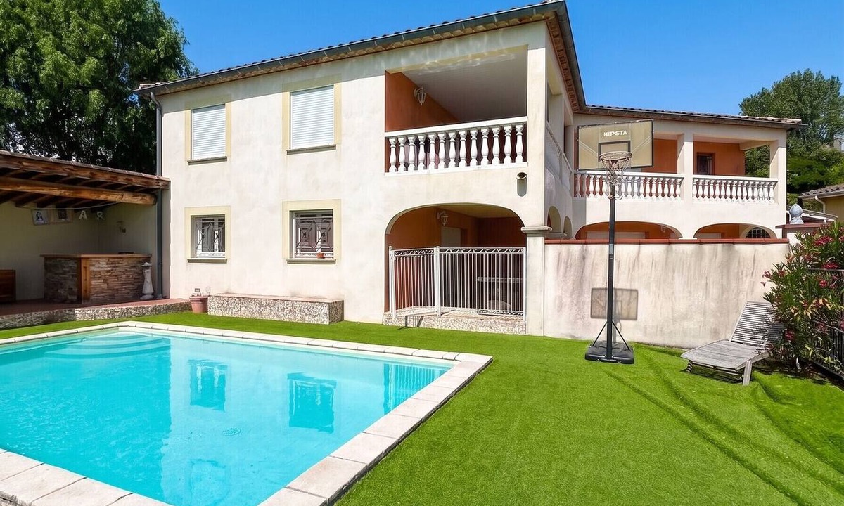 Monclar-de-Quercy Villa | Homerez - Villa in Monclar-de-Quercy
