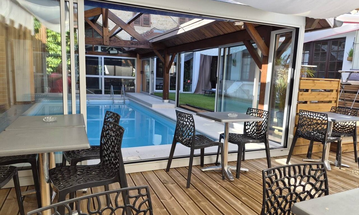 Poligny Hotel | HOTEL DE PARIS
