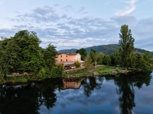 Foix Hotel | Hotel du Lac & Restaurant Foix