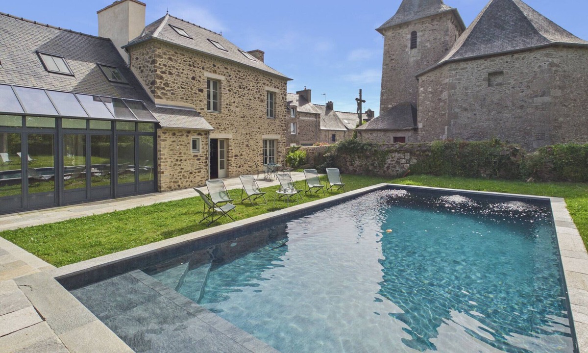 Tremereuc House | House for 12 with large garden and swimming pool