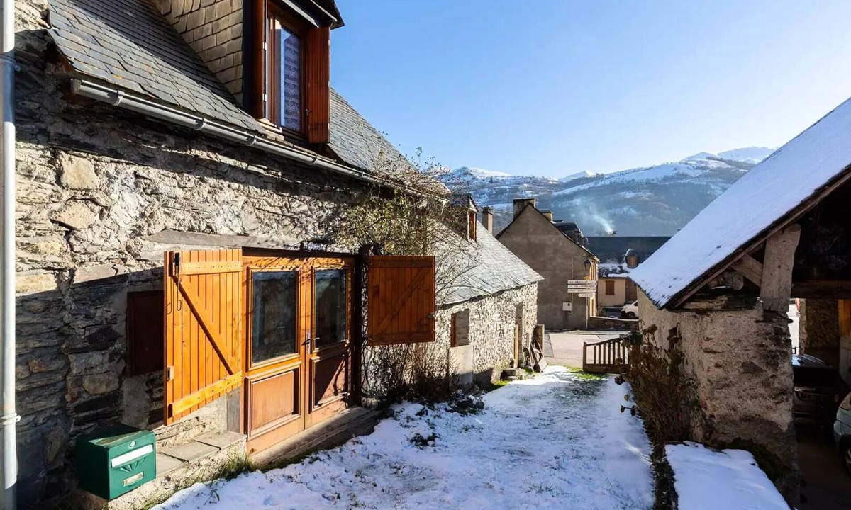 Peyragudes Villa | House for 5 people in Genos, near the lake and the station, shuttle stop, Wi-Fi