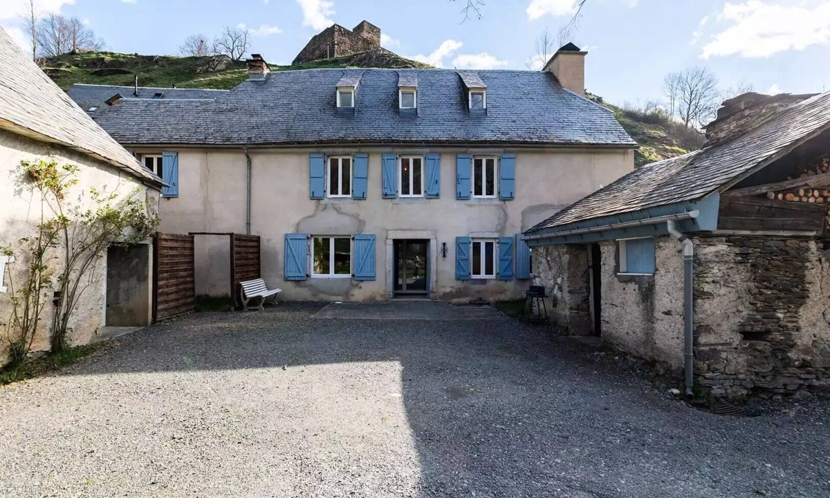 Peyragudes Villa | House for 8 people in Genos, near the lake; free Wi-Fi