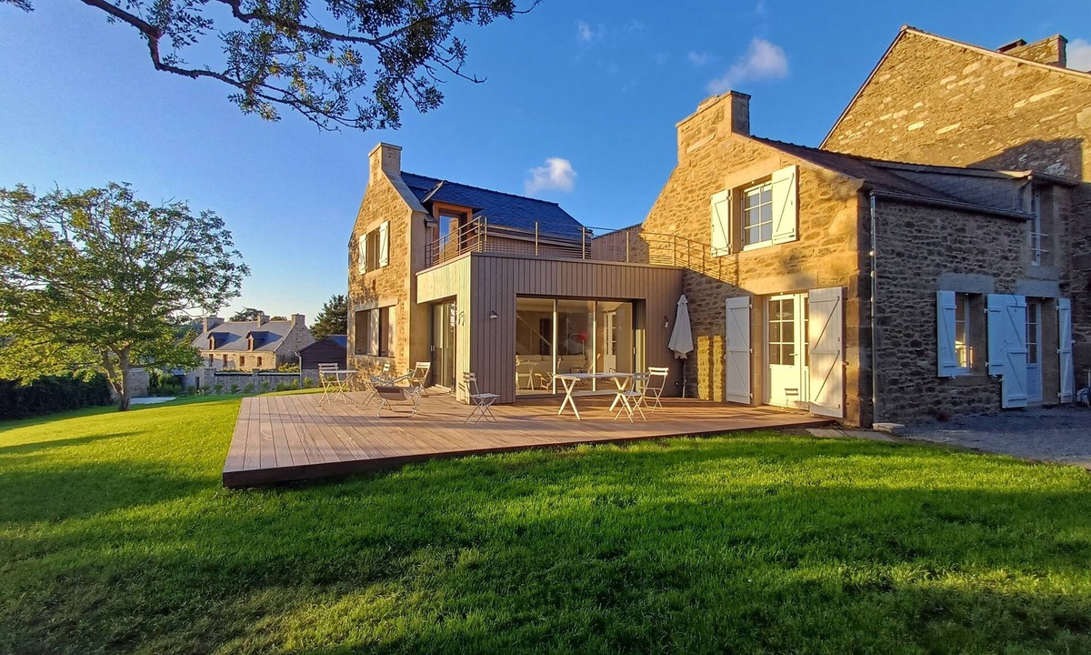 Saint-Jacut-de-la-Mer House | House in large enclosed garden with sea view,