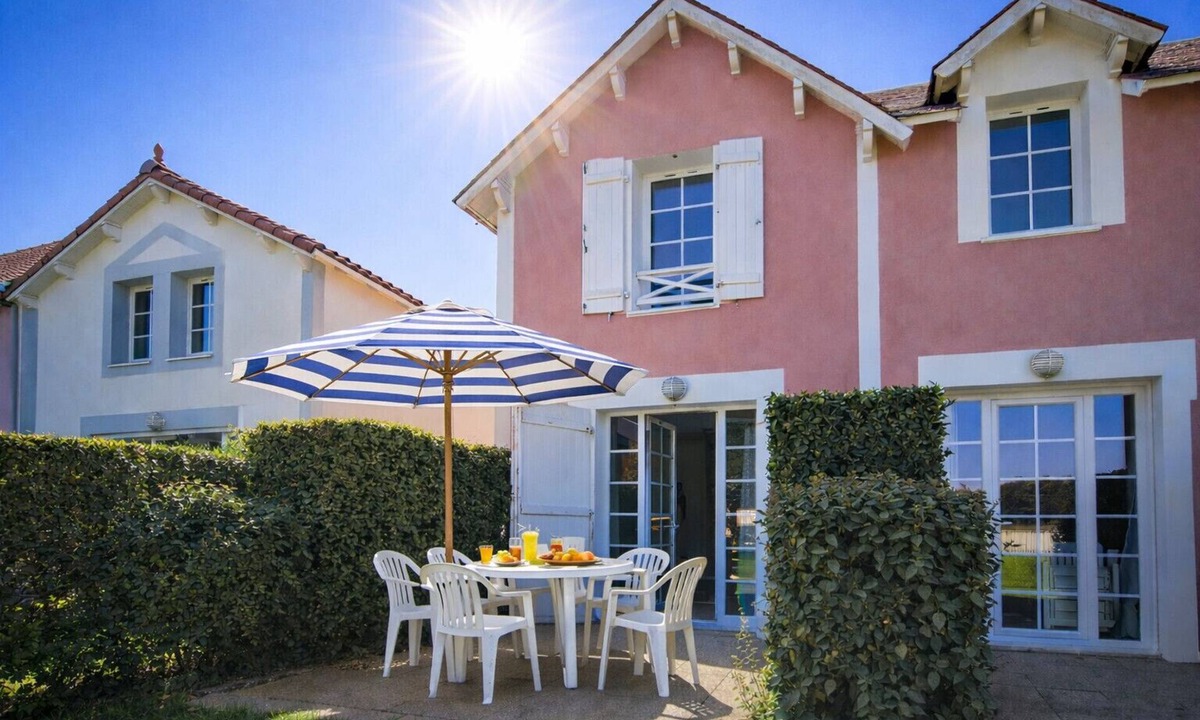 Bourgenay Ski Chalet | House in holiday village - near swimming pool and golf